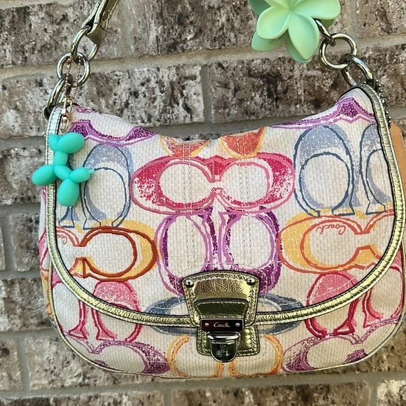 Coach multicolored pastel hobo shoulder bag/ crossbody. Style : 19020 - Picture 4 of 17